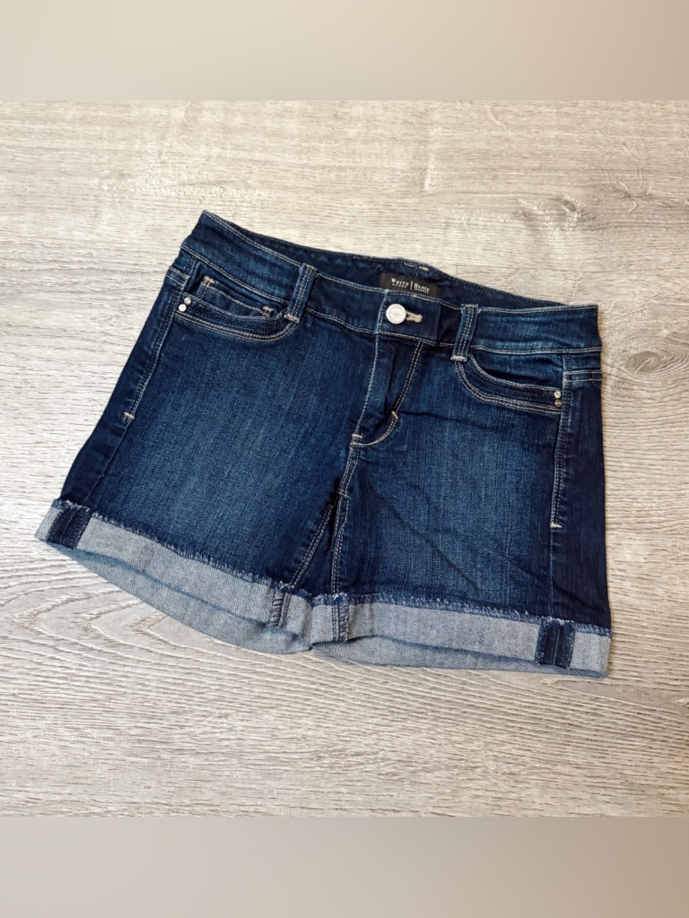 •WHITE HOUSE BLACK MARKET• JEAN SHORTS
